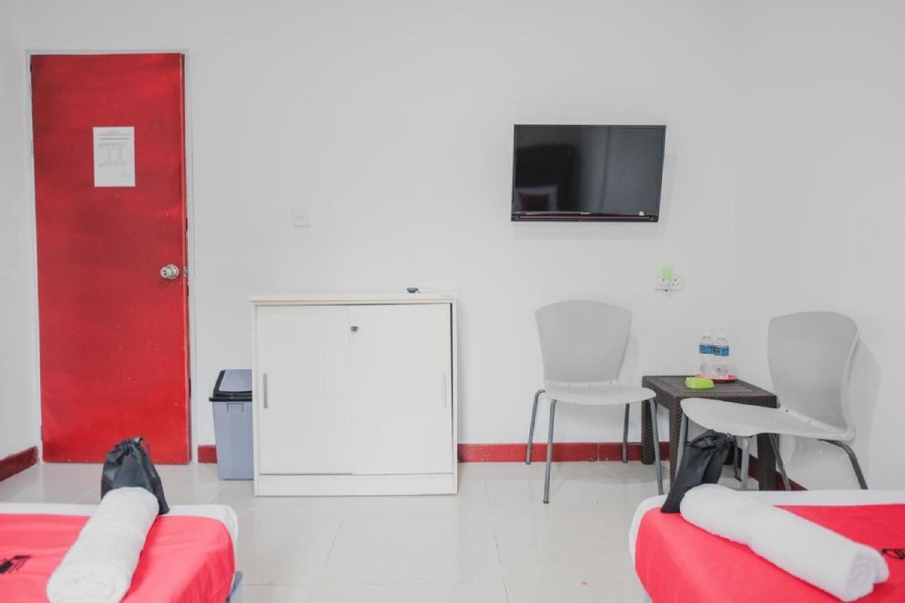 فندق Reddoorz Near Nagoya Hill Batam 4 Jodoh  المظهر الخارجي الصورة