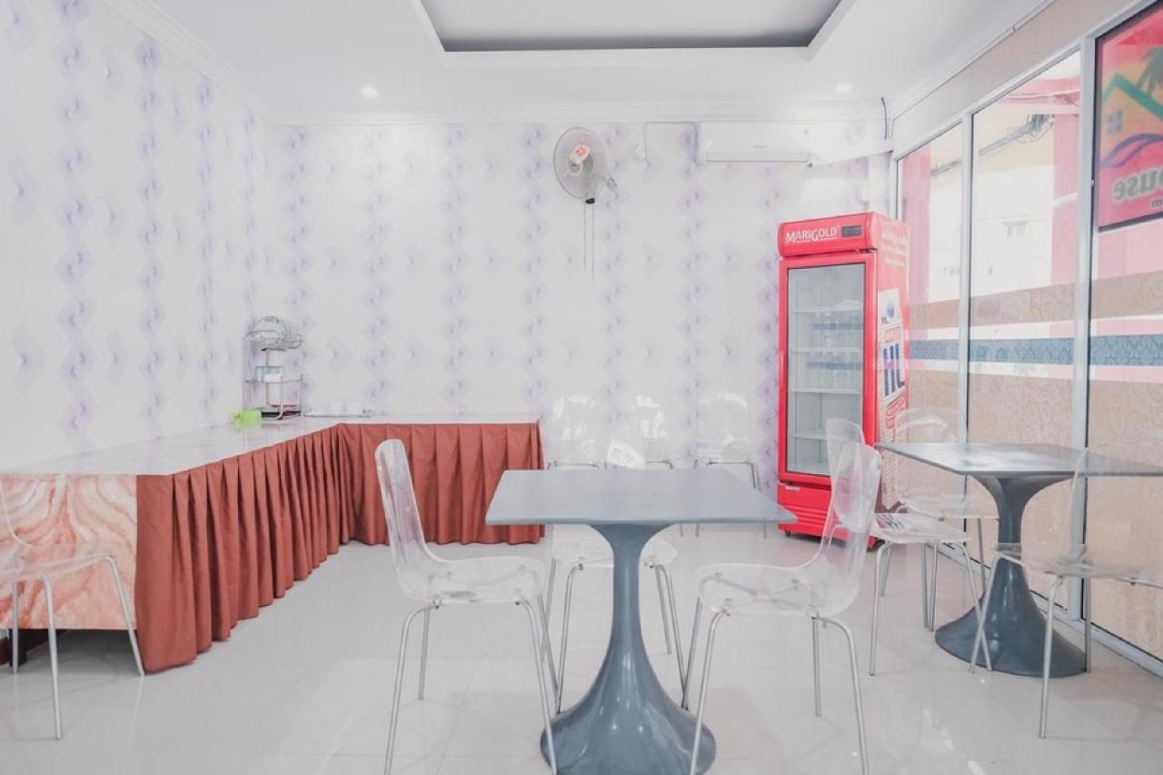 فندق Reddoorz Near Nagoya Hill Batam 4 Jodoh  المظهر الخارجي الصورة